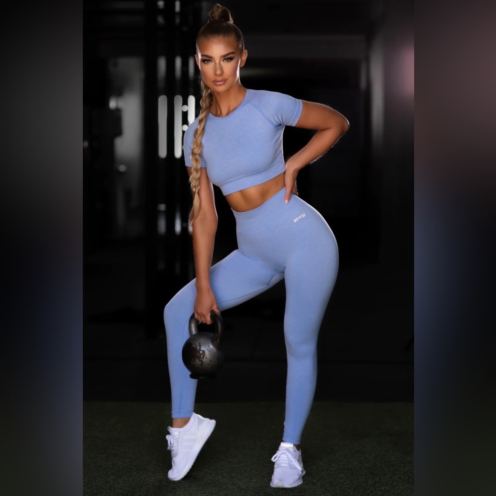 BO+TEE SEAMLESS GYM LEGGINGS IN COLOR BLUE/SIZE XS